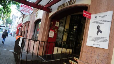 Debido al semáforo rojo en la CDMX, los restaurantes no pueden recibir comensales