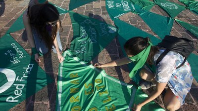 Colectivas feministas en la plancha del Zócalo capitalino