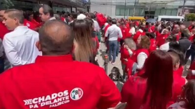 Los ánimos se calentaron en Pepsi Center ya que no se permitió su entrada al recinto