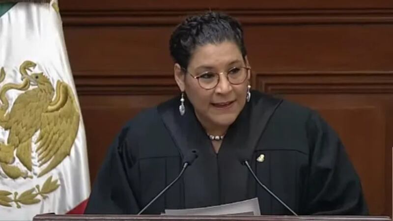 Lenia Batres abandona sesión de la SCJN; acusa “complicidad y sometimiento” de ministros