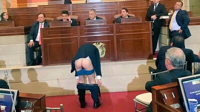 El senador colombiano hizo este acto como protesta