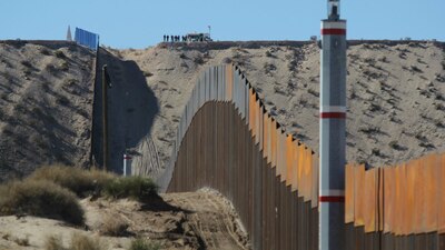 Planean construir más de barreras fronterizas a lo largo del Río Grande en Texas