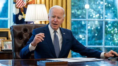 Dijo que Trump se sentó en el comedor privado de la Oficina Oval en la Casa Blanca, a ver los hechos de violencia desde un televisor