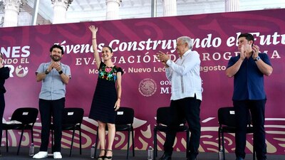 Así reconoció AMLO la trayectoria de Shienbaum y prometió continuidad a la 4T