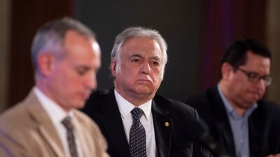 El titular de la Sectur informó la decisión de mantener los 'puentes'