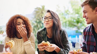 La mujer buscaba convencer a su esposo de que era mejor comprar comida