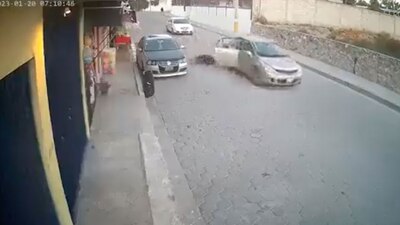 La mujer fue interceptada cuando transitaba con su hijo en su auto.