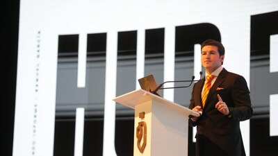 Fue amagado por los panistas, quienes pidieron no tardar más en licencia