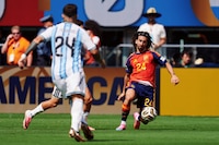 Miles de argentinos impulsan campaña para repetir la final contra España por “polémica arbitral”