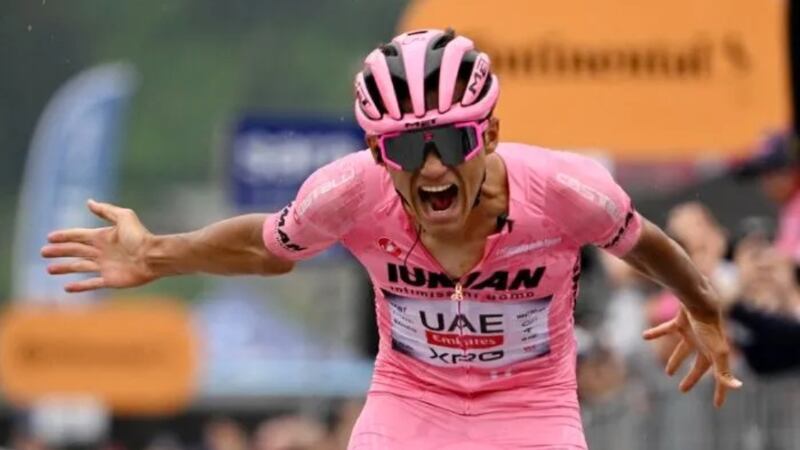 Ciclista mexicano, Isaac del Toro, gana etapa 17 en Giro de Italia 2025; se acerca al título