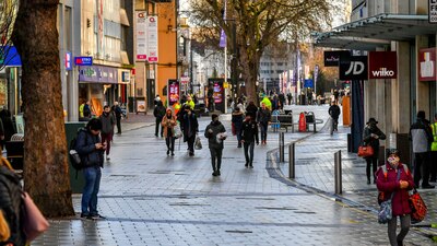 Boris Johnson dijo que el 23% de todos los mayores de 80 años en Inglaterra han recibido una dosis de la vacuna