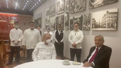 El presidente visitó el ya clásico restaurante ubicado en el Centro de la CDMX