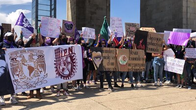 Colectivas feministas arrancan marcha por el 8M