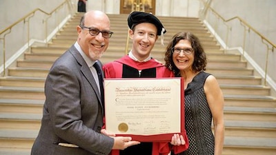 12 años después volvió a Harvard por su título