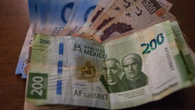 En ventanillas bancarias, el precio del dólar es de 19.00 pesos por billete verde, según datos de Citibanamex.