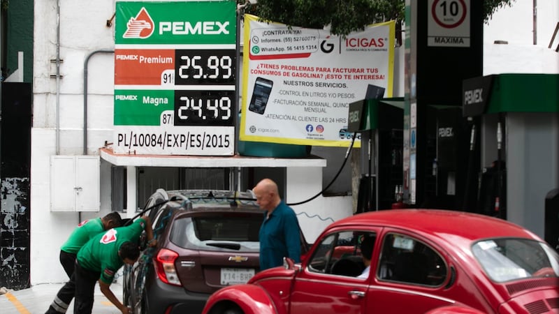 Diputados modifican reforma de AMLO para permitir a privados extraer petróleo