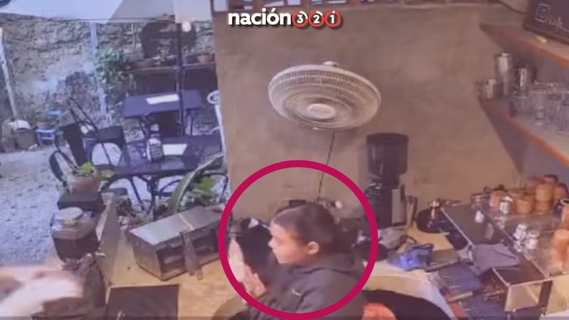 Extranjero destroza una cafetería en Mérida; alega que le molestaba la música