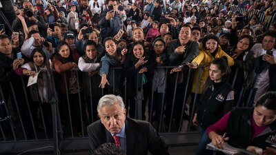 Un grupo de personas durante el arranque del programa