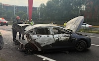 Mueren 2 personas calcinadas tras choque entre auto eléctrico y camioneta en la México-Toluca