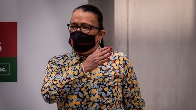 Se realizó la prueba de COVID-19 y fue positiva