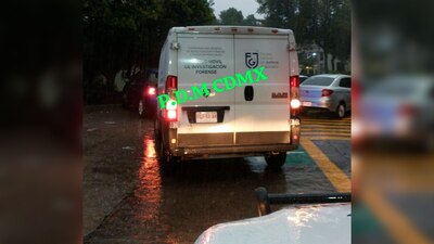 Elementos de la Fiscalía General de Justicia de la CDMX acudieron para iniciar las investigaciones