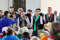 Rosa Icela y Evelyn Salgado recorren zona de conflicto en Chilapa; ofrecen abrir diálogo