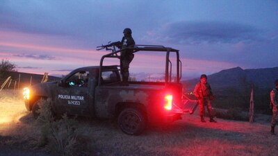 Integrantes de la Guardia Nacional se encuentra en el rancho de los LeBarón, cerca de donde fue la emboscada
