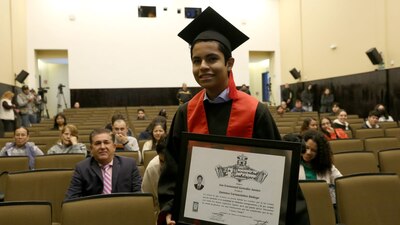 Narra que le ha costado trabajo llegar a tener su licenciatura