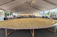 Rompen Récord Guinness en Oaxaca por la tlayuda más grande del mundo