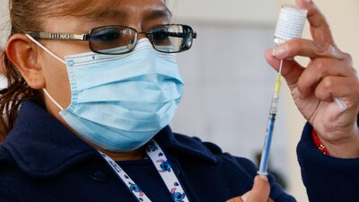 El presidente no descarta la vacunación para menores de 18 años