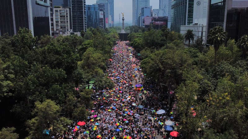 Pese a la lluvia y al Fan Fest, miles de personas celebraron en la Marcha del Orgullo LGBT en CDMX
