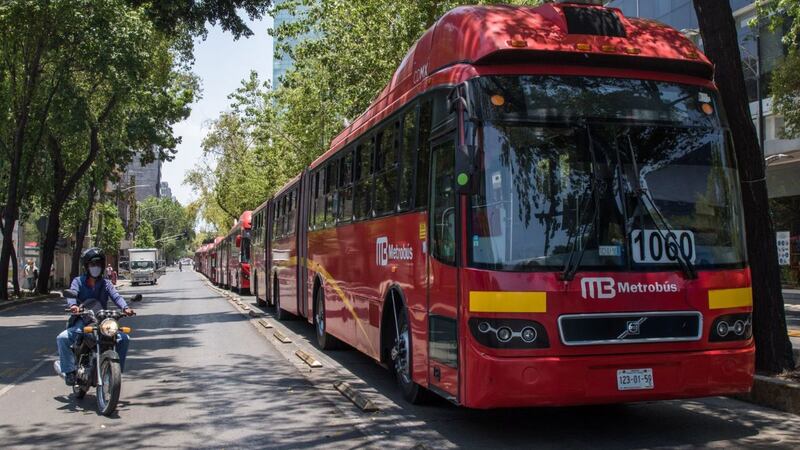 Detienen a mujer acusada de pinchar a un hombre en el Metrobús;  Fiscalía de CDMX investiga