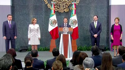 El presidente anunció la salida de Claudia Ruiz Massieu de la SRE, quien será sustituida por Luis Videgaray