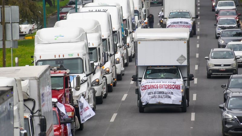 Sheinbaum minimiza paro nacional de transportistas y explica la causa de los bloqueos en 19 estados