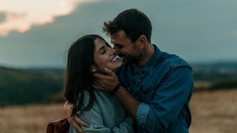 ¿Por qué sentimos ‘mariposas en el estómago’ cuando nos enamoramos? Esto dice la ciencia