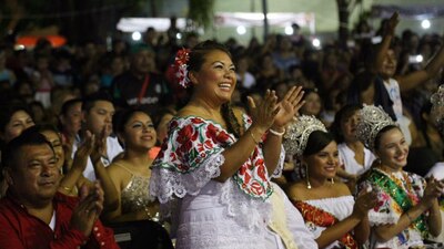 La alcaldesa de Tulum durante el festejo patrio de 2017