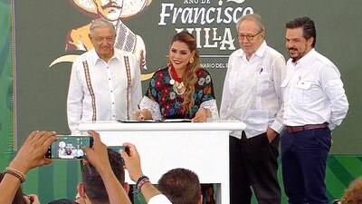 El Presidente estuvo acompañado de la gobernadora y miembros de su gabinete