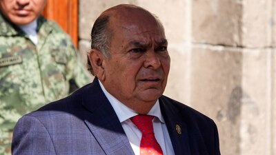 El aspirante morenista no quiso quedarse al anuncio oficial