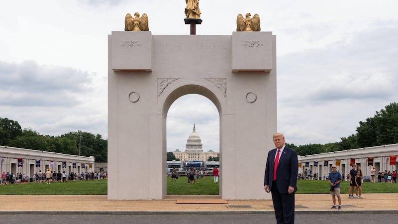Trump dice que el arco que planea construir será un “complejo militar de primera categoría”