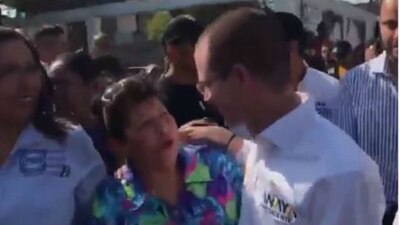 Es confrontado y hasta instruido para hacer una mejor campaña