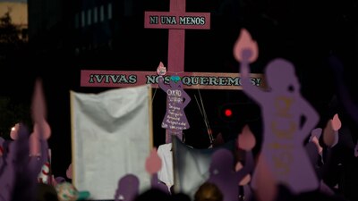 Los vecinos de la mujer, quien tenía 62 años de edad, intentaron auxiliarla, pero fue inútil