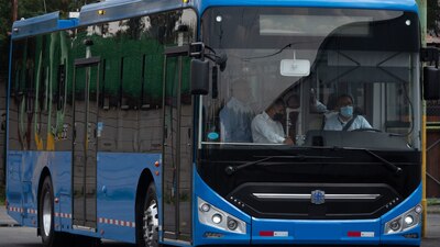 El percance ocurrió entre un Trolebús de la Línea 5 y un Metrobús de la Línea 7