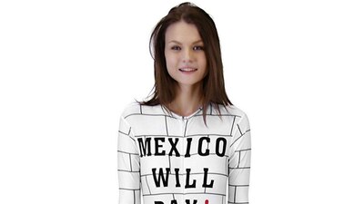 Este es parte del disfraz que Amazon vende con un mensaje del presidente Donald Trump