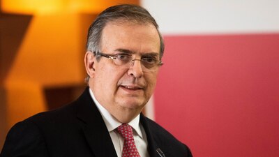 Al ser increpado en una entrevista, Marcelo Ebrard dijo que siempre le mandan a alguien a interrumpirlo