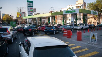 En varios estados del país se han reportado largas filas para cargar combustible
