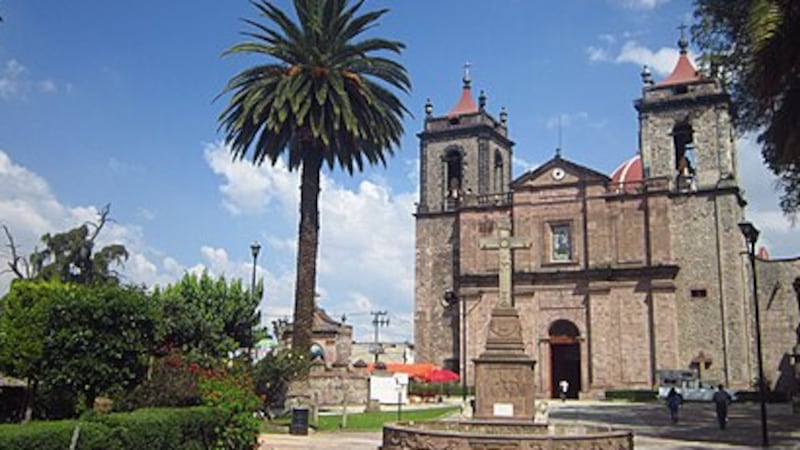 Encuentran a bebé abandonado frente a iglesia de Tultitlán; lo reportan estable