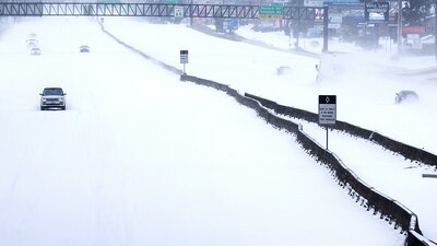 El operador de la red eléctrica de Texas ya no espera que se restablezca todo el servicio en el estado para este martes