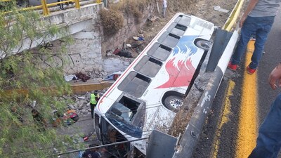 Víctimas acusaron que el incidente se suscitó cuando el operador del camión intentó rebasar a otro vehículo