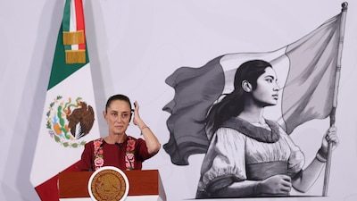CIUDAD DE MÉXICO, 19MAYO2026.- Claudia Sheinbaum Pardo, presidenta de México, encabezó la conferencia Mañanera del Pueblo desde Palacio Nacional en la que se dio el informe de Salud, abordando los temas de construcción y ampliación de camas hospitalarias, así como de los diferentes brotes de Hantavirus y Ébola.