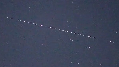 Este miércoles los 51 satélites cruzaron el cielo